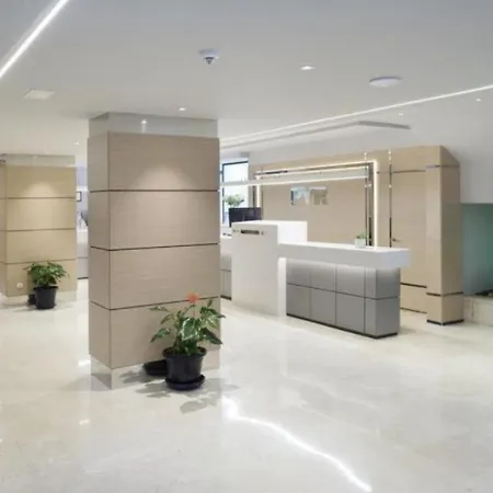 Estudio El Albero Integrado En El Edificio Pyr Centrico Y En Primera Linea De Playa * Фуенхірола